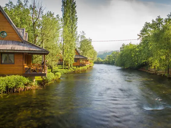 pesca mosca bosnia cabañas lodge