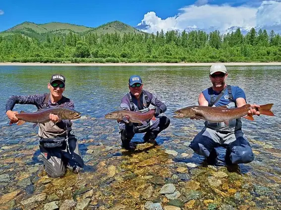 pesca taimen mongolia