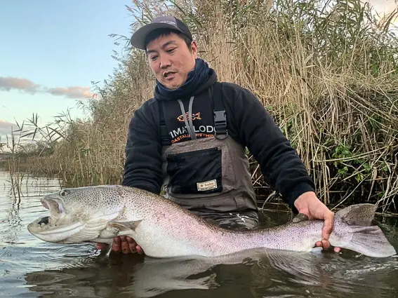 pesca mosca japon taimen fly fishing